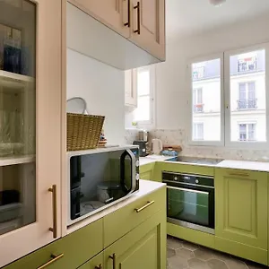 Superbe A 2 Min A Pied De La Station De Metro Apartment