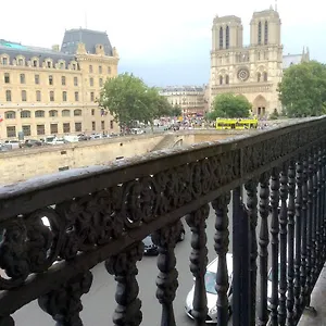 Two Bedroom Luxury - Balcony With View Of Notre Dame Apartment